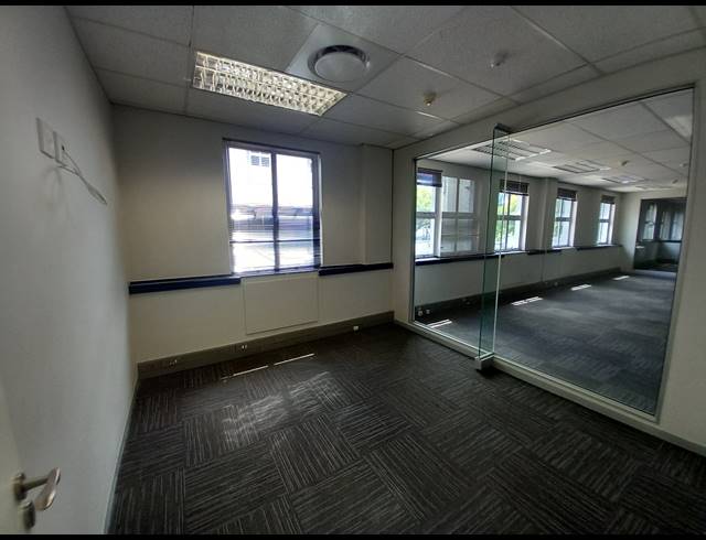 559M² OFFICE TO LET IN BRYANSTON